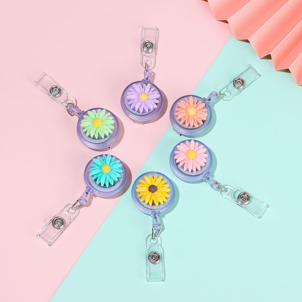 Top Badge Retractable Motif Bunga Daisy Bahan Resin Untuk Perawat