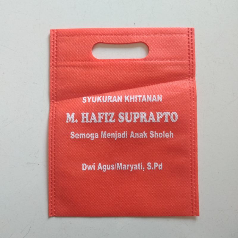 

godiebag/tas sponbond model oval uk 20x25 sablon 1 warna