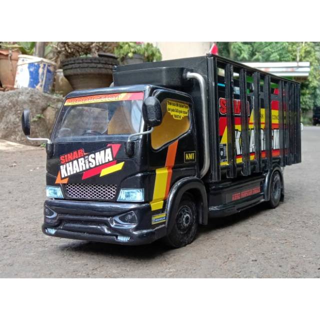 Miniatur Truk Oleng  Bahan PVC Detail Seperti Asli