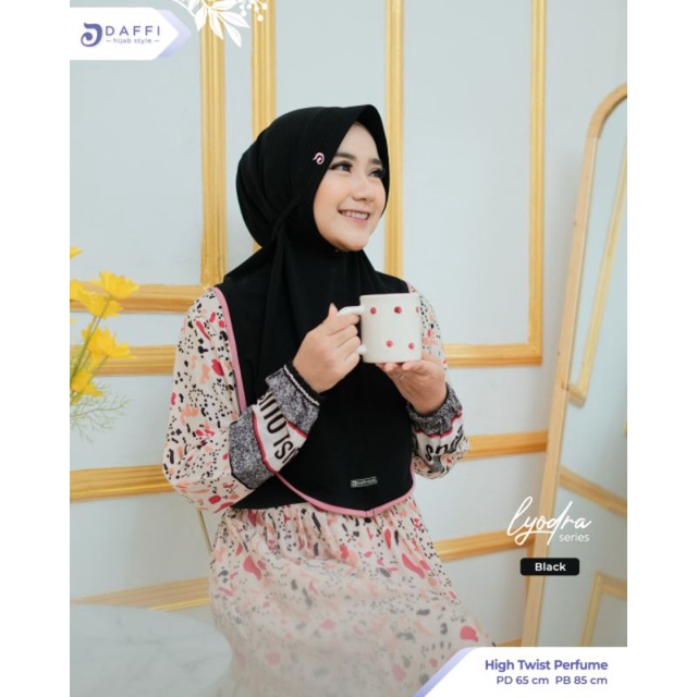 Jilbab Instan Lyodra by Daffi