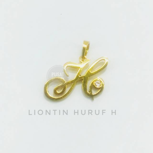 Liontin Huruf Latin