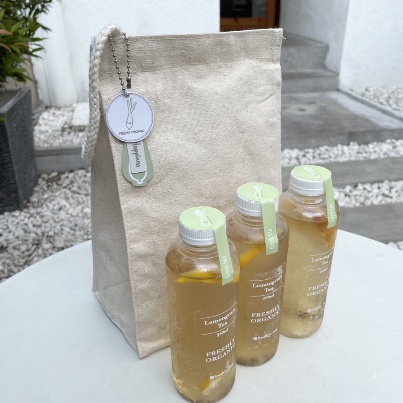 

Hampers Minuman Sehat | Lemongrass Tea Hampers | Premium Hampers | Hampers Idul Adha | DETOX | IMMUNE BOOSTER (Box of 3 - Canvas Bag)