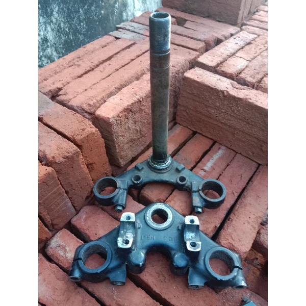 SEGITIGA MEGAPRO HIU ORI T MP HIU ORIGINAL T MEGAPRO LAMA