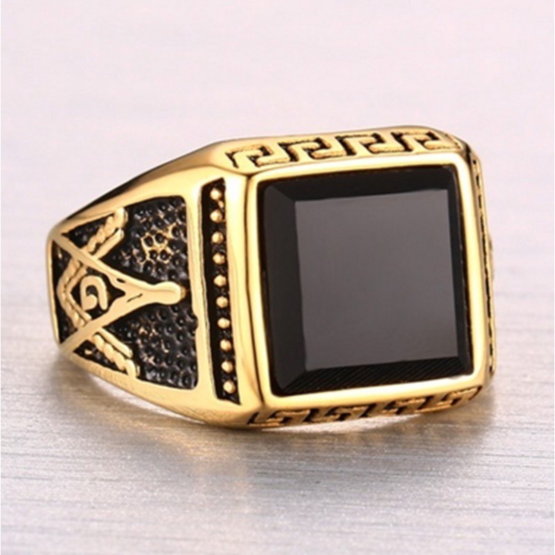 SEUSUK  Cincin Lapis Emas Gaya Vintage dengan Batu Hitam untuk Pria