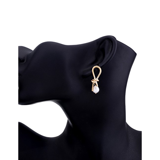 LRC Anting Tusuk Fashion Gold Pearl Ear-rings F66644