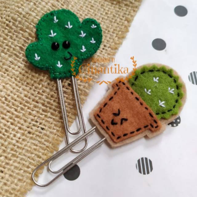 

Felt Paperclip / Penjepit Kertas / Pembatas Buku