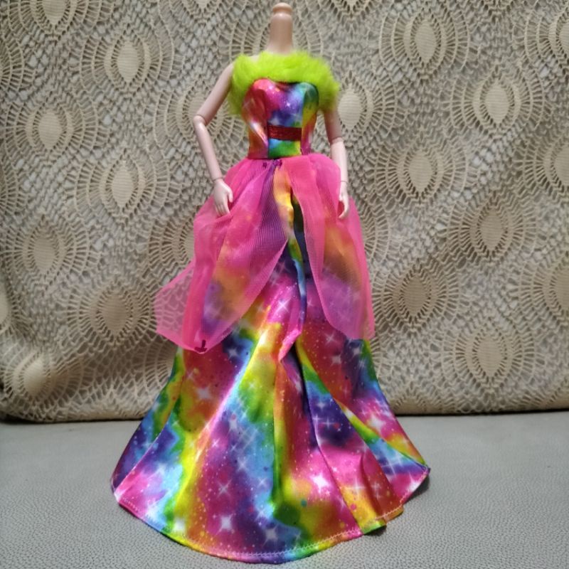baju boneka Barbie bintang pelangi layer pink bulu hijau