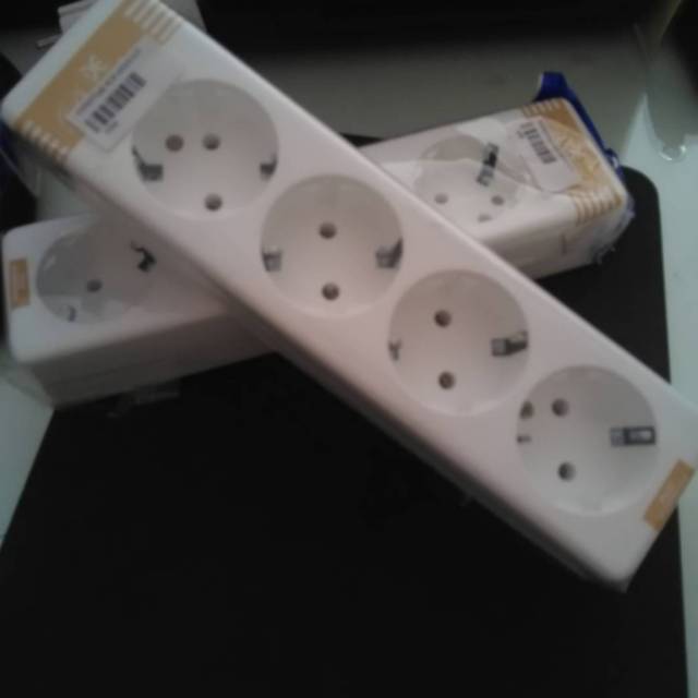 Stop kontak 4 lubang dexicon