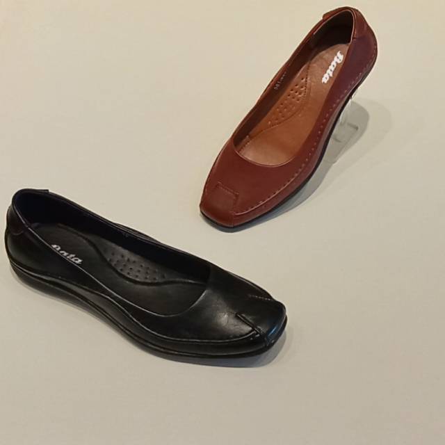 Sepatu Wanita Pantopel Flat  Bata