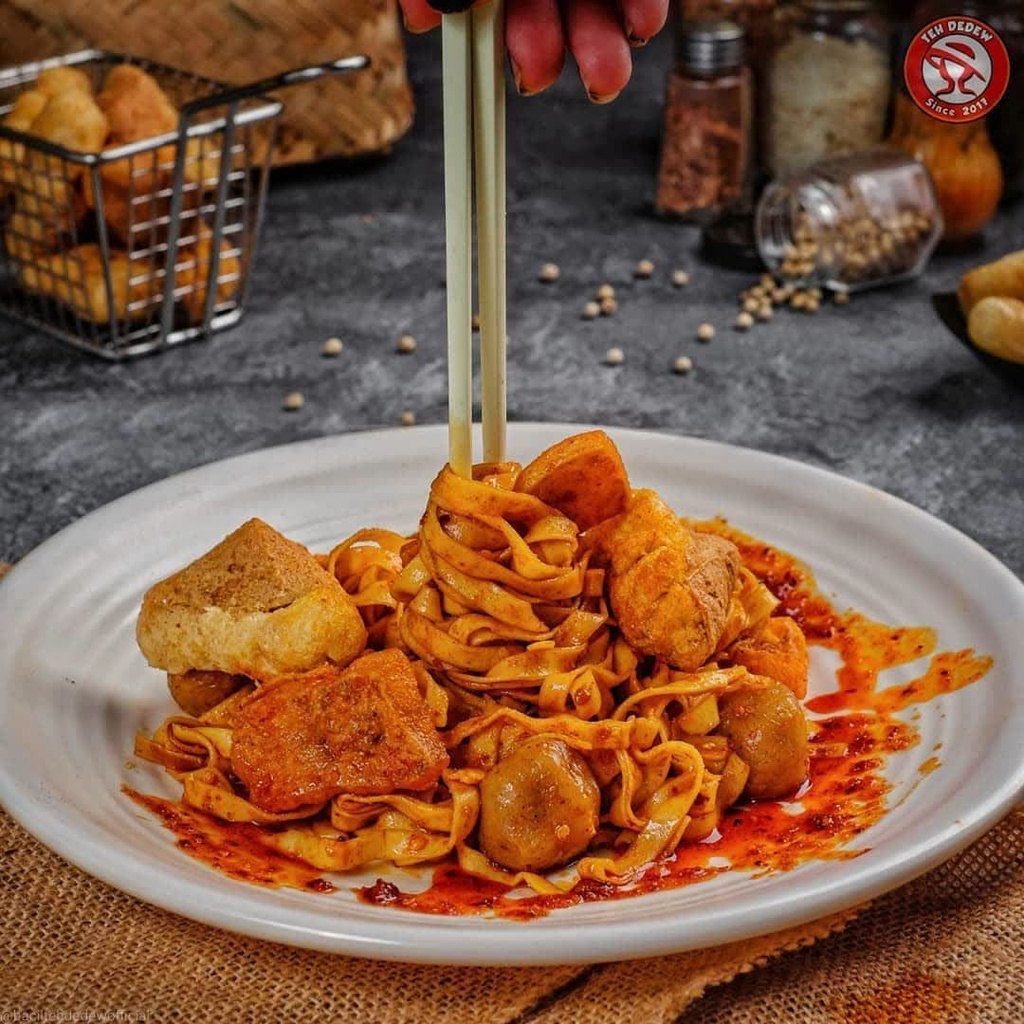 

KWETIAU GORENG TEH DEDEW