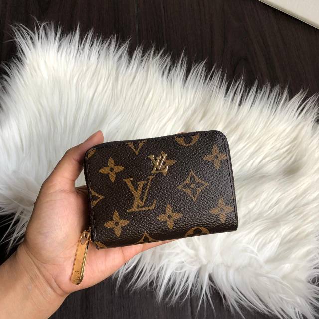 Dompet Kartu LV Motif Dan LV Embos Import Semprem