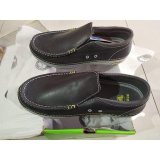 crocs santa cruz 2 luxe leather black