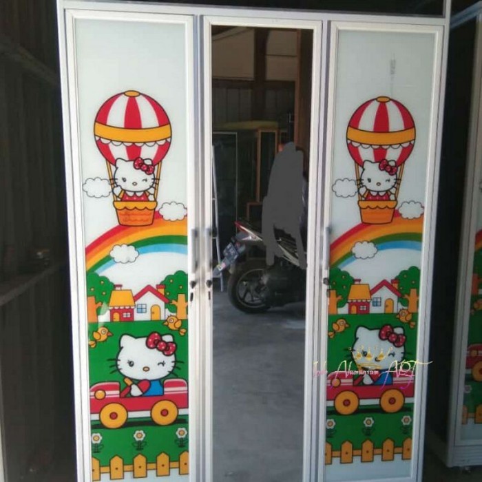 Lemari Pakian / Baju Karakter Unik Pintu 3 Kaca Alumunium