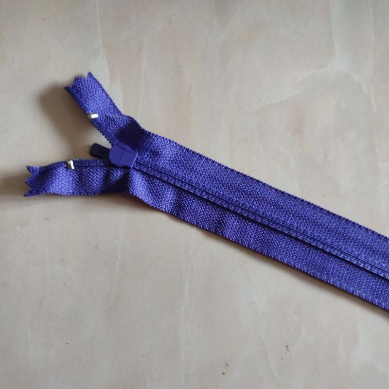 Resleting / Risleting 30cm YKK red series per pcs