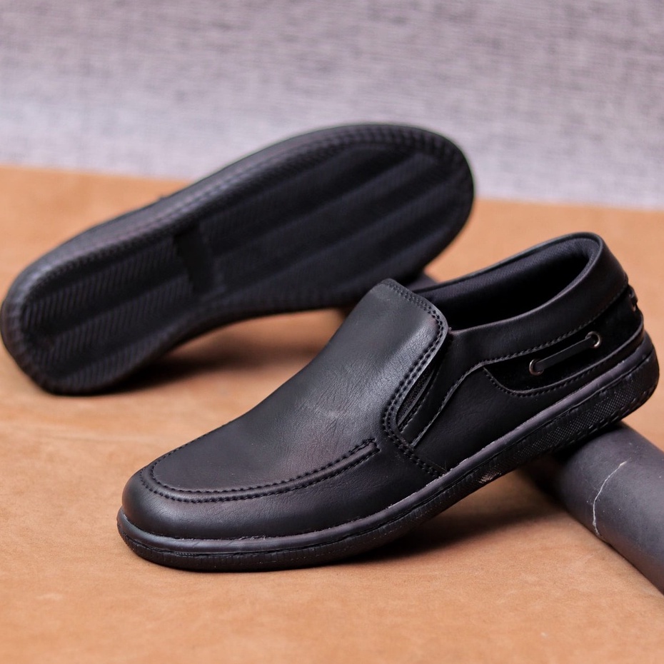 BUFF Sepatu Kasual Slip On Pria Semi Formal Kulit Sintetik Kerja Kantor Kuliah Simple Murah Anti Slip