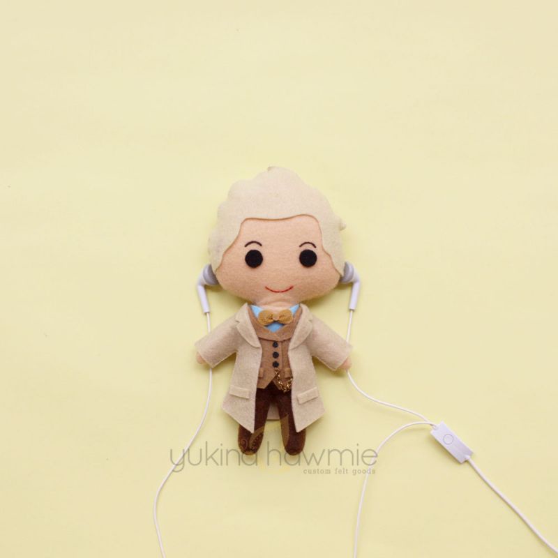 Boneka GOOD OMENS Aziraphale Doll Plush