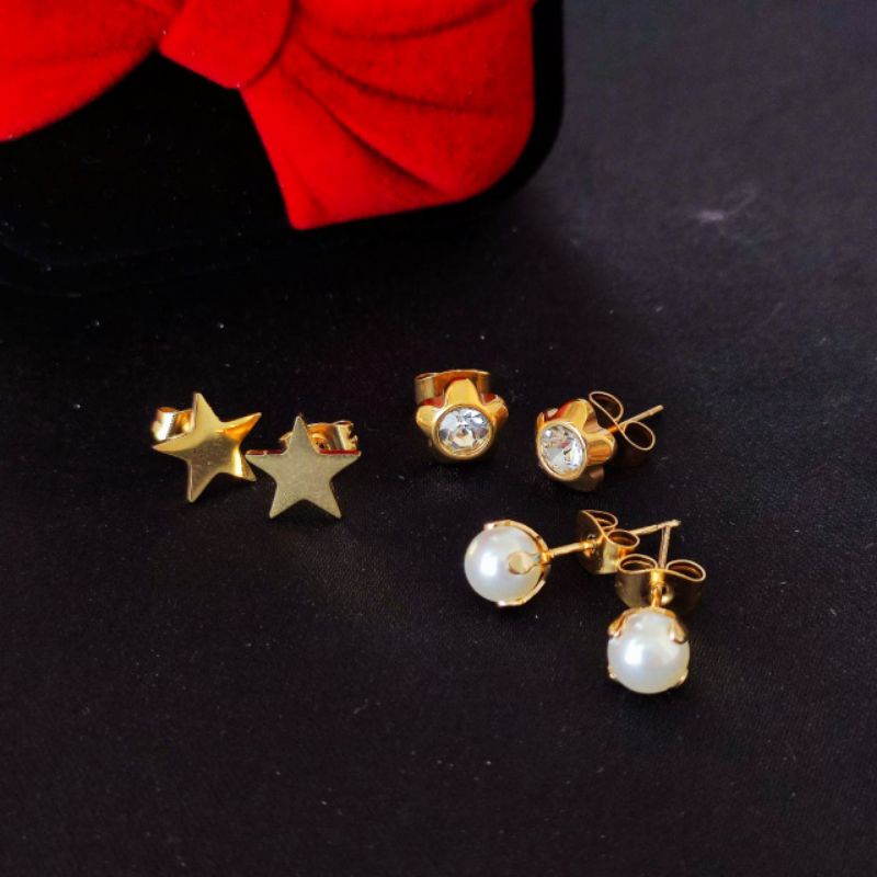 Anting Tusuk Titanium Antikarat Warna Emas