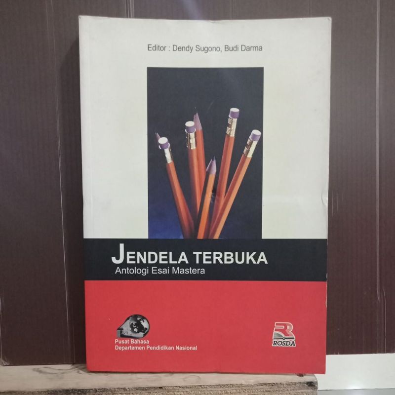 JENDELA TERBUKA. Antologi Esai Mastera