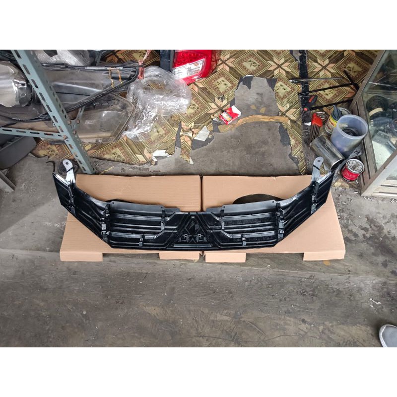 GRILL DEPAN XPANDER SPORT/ULTIMATE GULL BLACK OTIGINAL