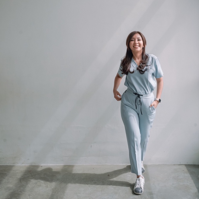 Baju Jaga V NECK SS - LIGHT BLUE Scrubs Theatre Blues Empirical Lengan Pendek Celana Slim Fit