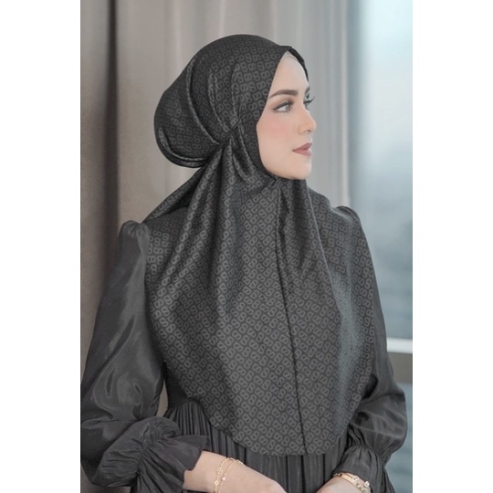 Buttonscarves TAPIS BLACK slip on NEW bukan preloved