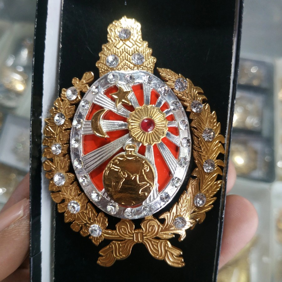 Pin Bros Lambang Logo Keraton Solo Pakubuwono Warna Kombinasi Mewah