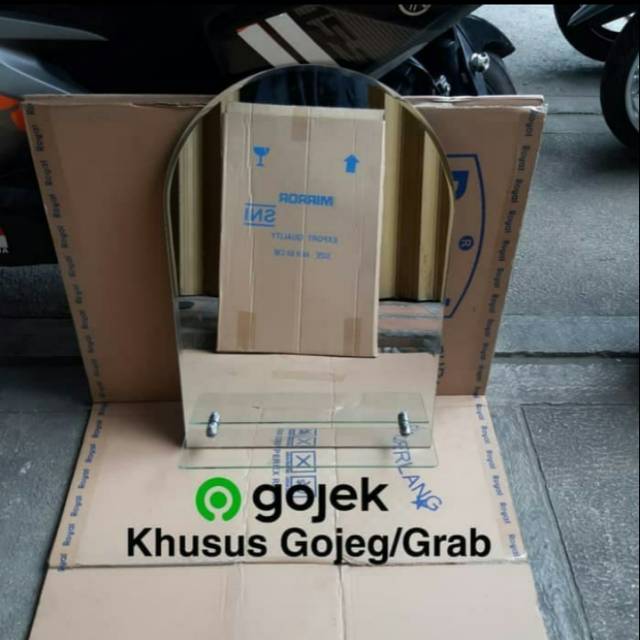 Cermin Kamar Mandi Oval