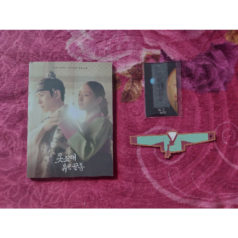 THE RED SLEEVE PHOTOBOOK/BOOKLET