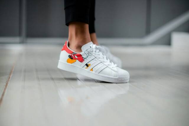 superstar adidas mickey mouse