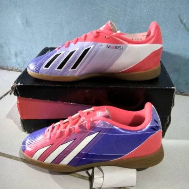 Sepatu futsal adidas f5 turbo in original