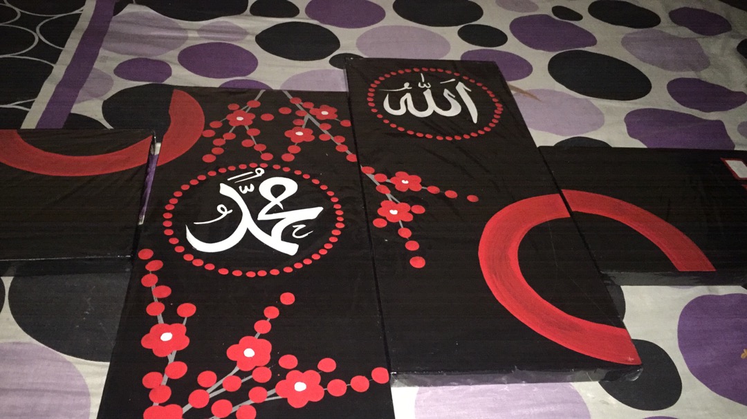 Kaligrafi Minimalis - Dan Merah