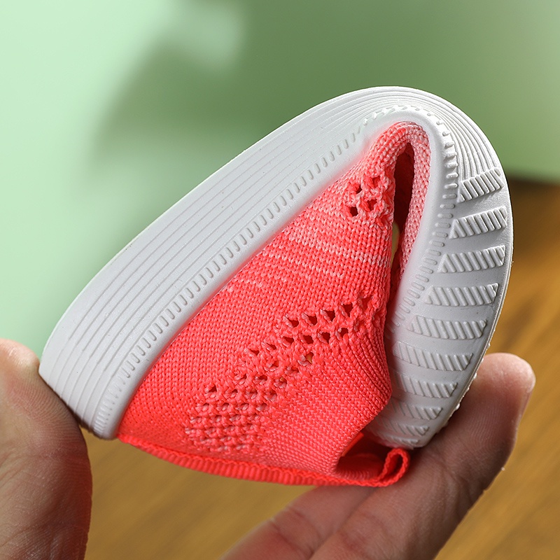 Sepatu anak Flat Model Slip-On dengan Bahan Breathable dan Hiasan Gambar Flyknit