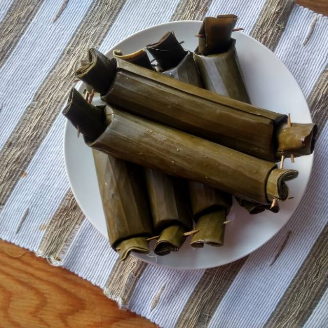 

Lontong Daun isi 10