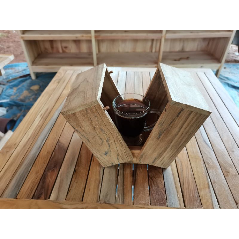 

BOX / TATAKAN CANGKIR KOPI KOTAK