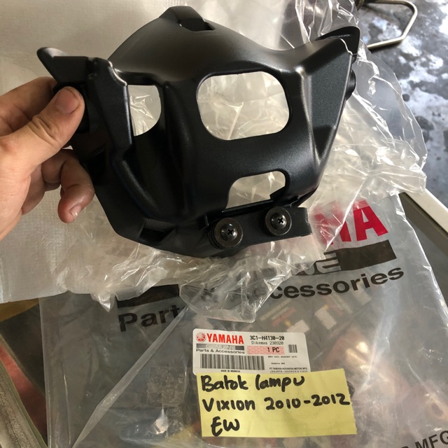 batok lampu belakang vixion 2010 - 2012