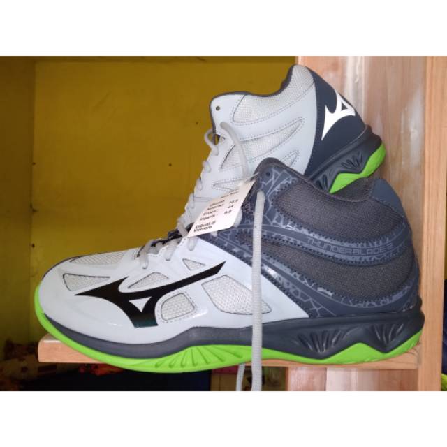 Sepatu mizuno thunder blade 2