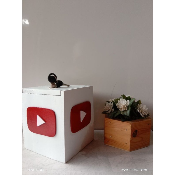 Celengan target desain medsos | you tube|