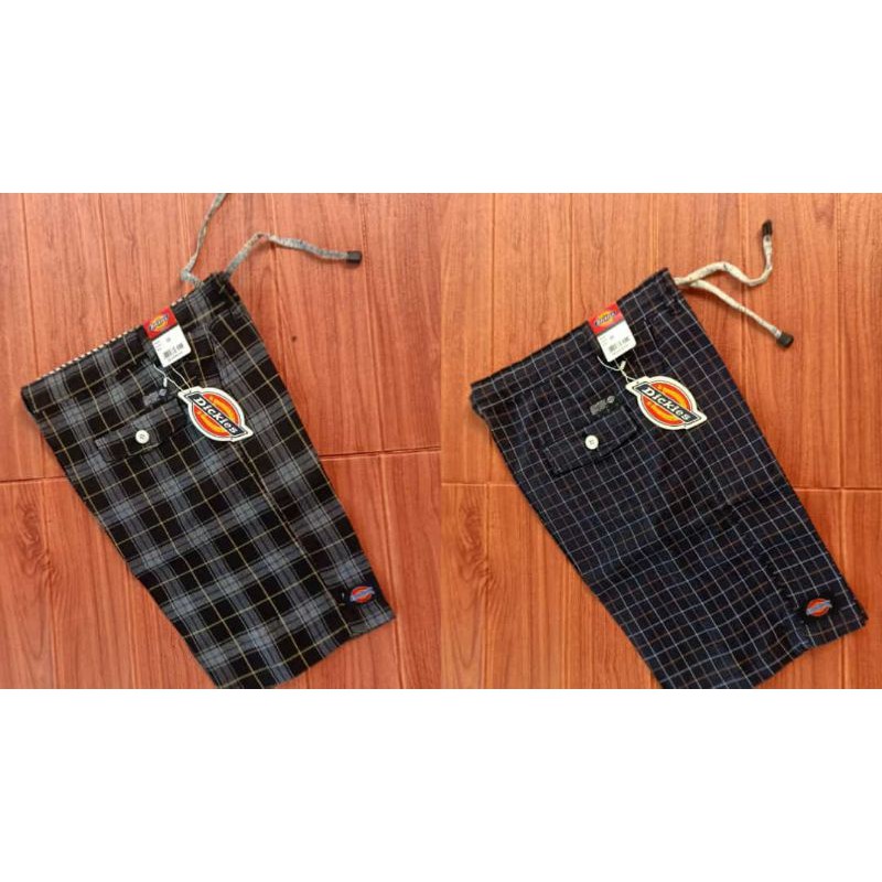 celana pendek tartan