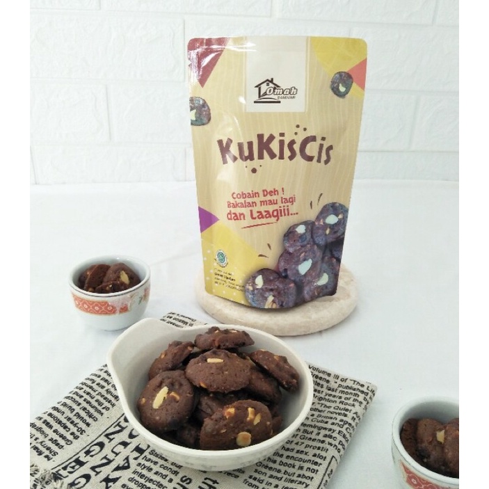 KUKISCIS KUE COKLAT KERING COOKIES CEMILAN BROWNIES COKLAT KERING TOPPING ALMOND 80 GRAM