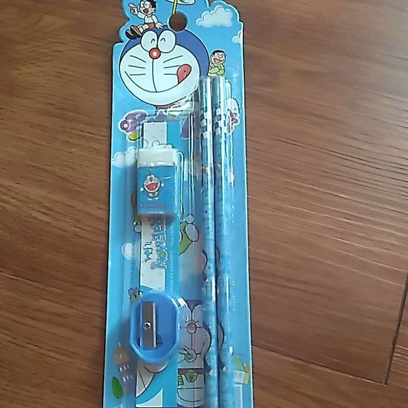 

Set Alat Tulis Anak Motif Doraemon