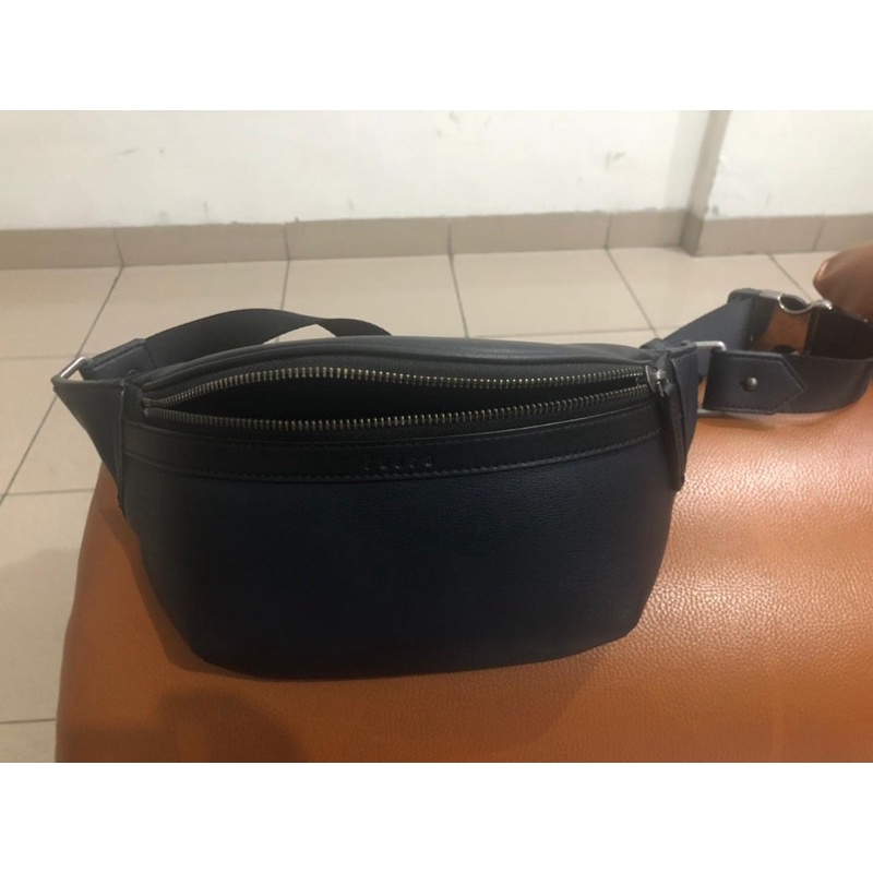 Tas PEDRO Sling Bag / Waist Bag Pria
