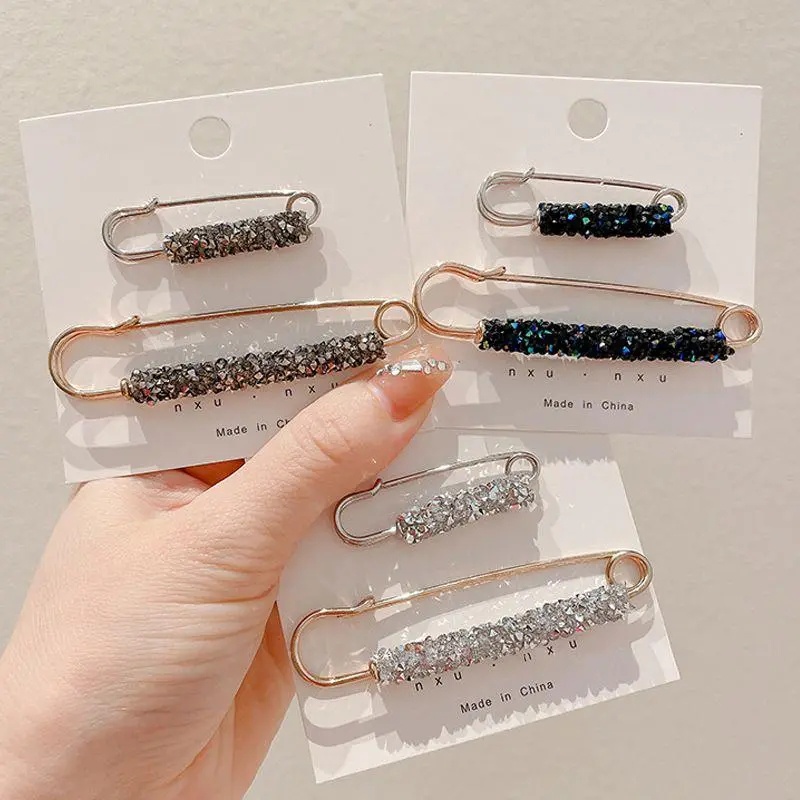 Bros Pin Bahan Metal Aksen Kristal Anti Silau Untuk Wanita