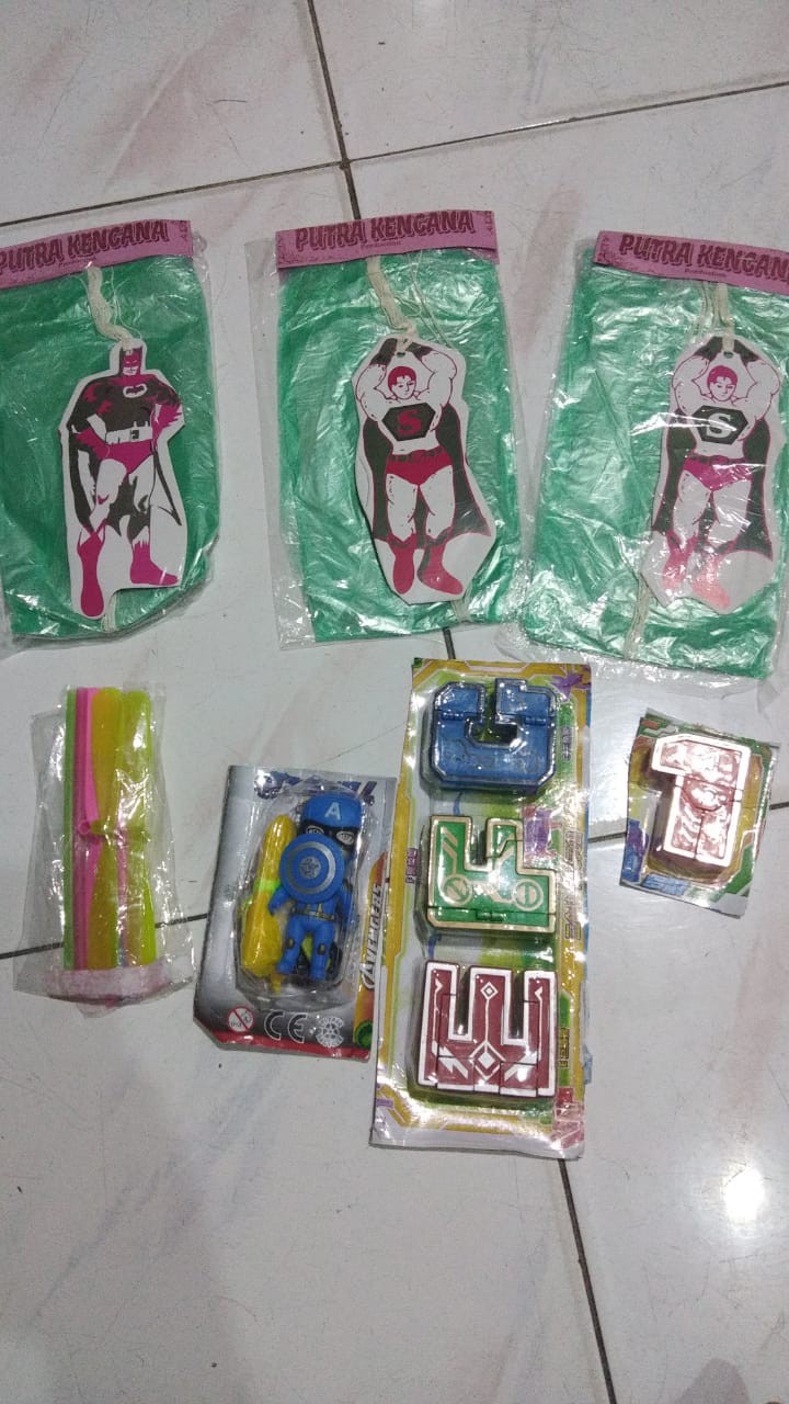 Terjun Payung Parasut Jadul Dengan Pemberat Super Hero Keren