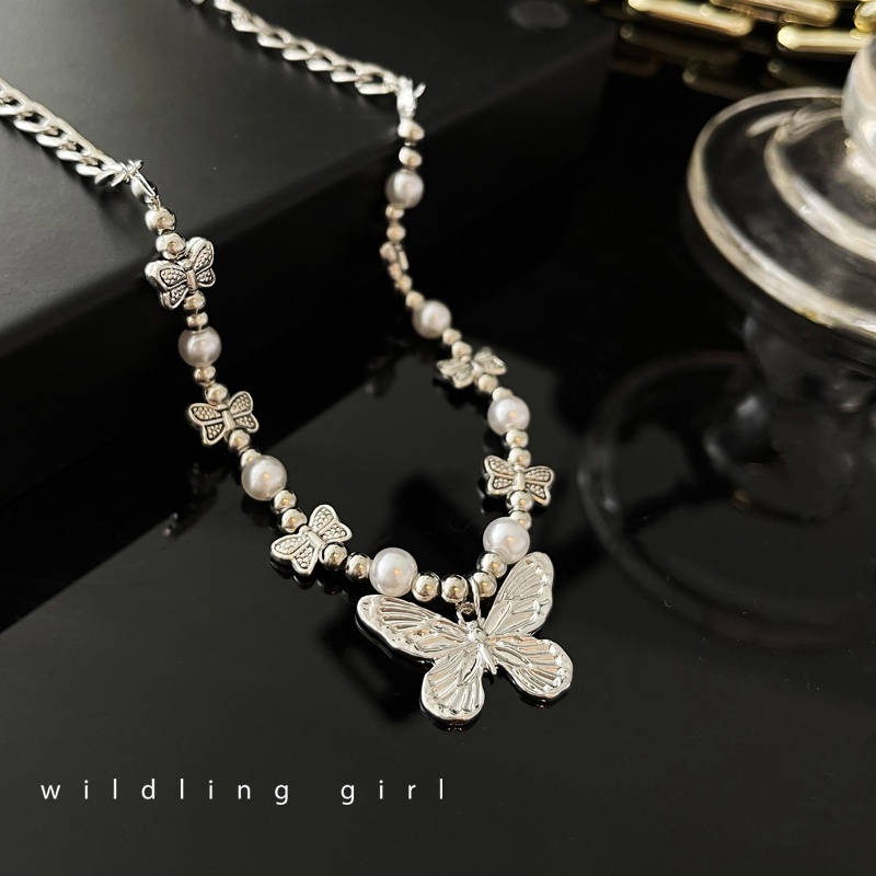 Pearl Stitching Butterfly Pendant Necklace Accessories  Retro Clavicle Chain Hip Hop Personality