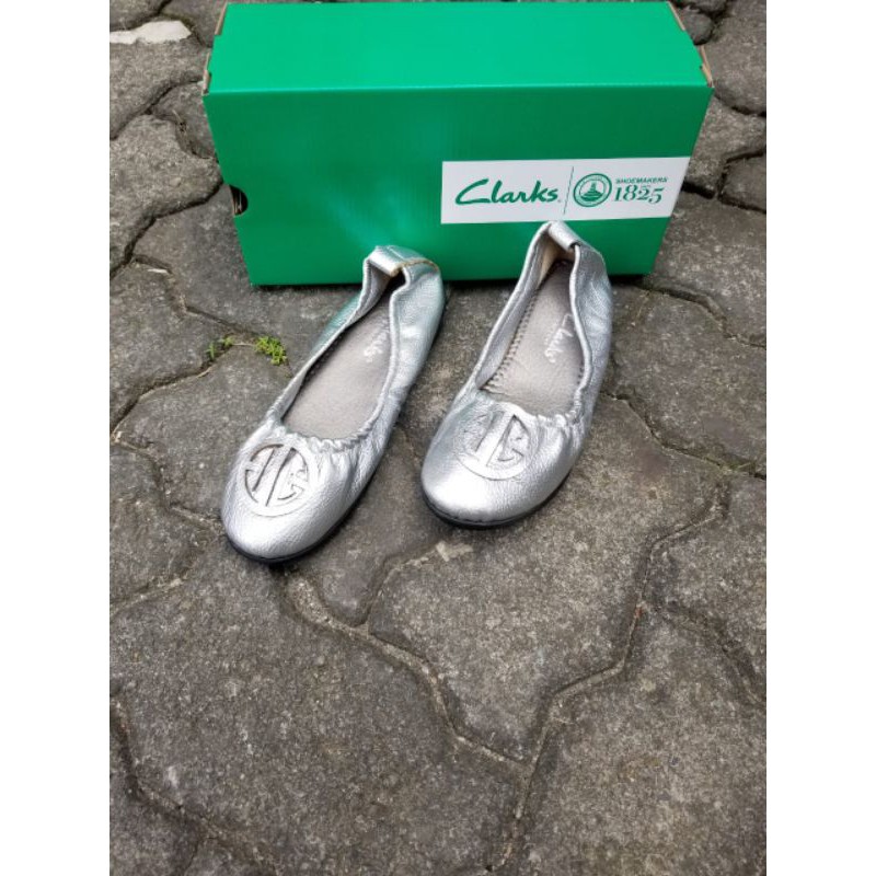 Sepatu Clarks flat ring bulet / Sepatu clarks flat