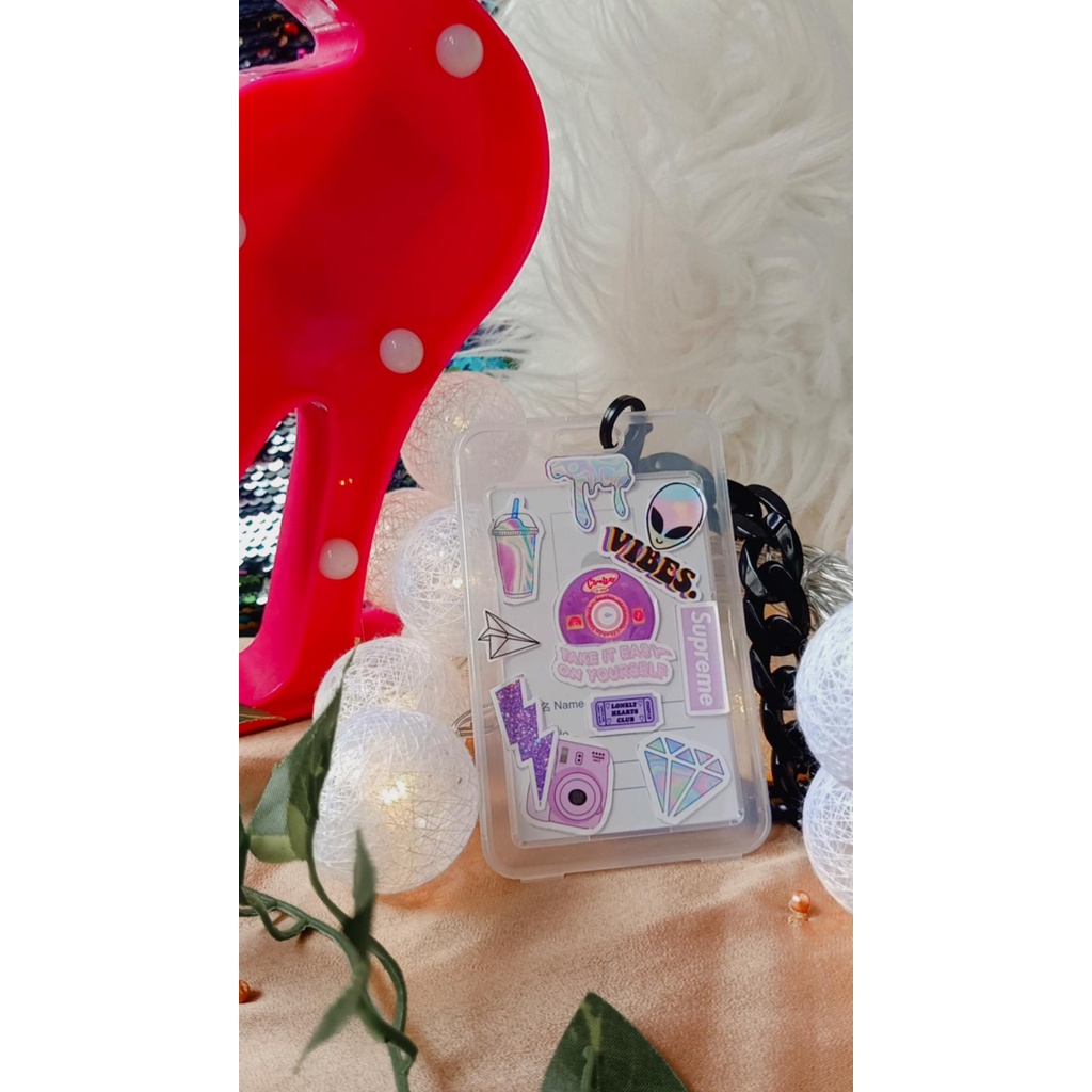 

lilac alien card holder