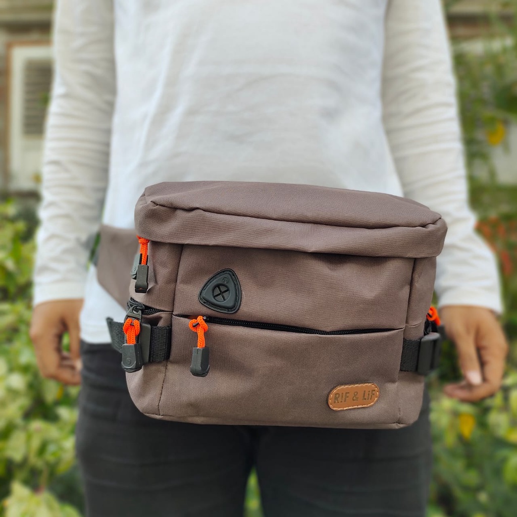 Tas Selempang Pria Cowok Laki-laki Casual Kasual Bahan Synthetic Leather untuk Traveling / Tas Pria Waist Bag Sling Bag untuk Jalan-jalan Murah dan Keren Warna Coklat Nude