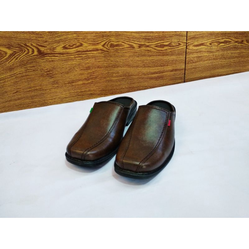 Sendal Sepatu Sandal Pria Kickers Semi Kulit Pantofel Sandal Selop Santai Casual Formal Kerja Sandal Slip On Bustong Pria Trendy