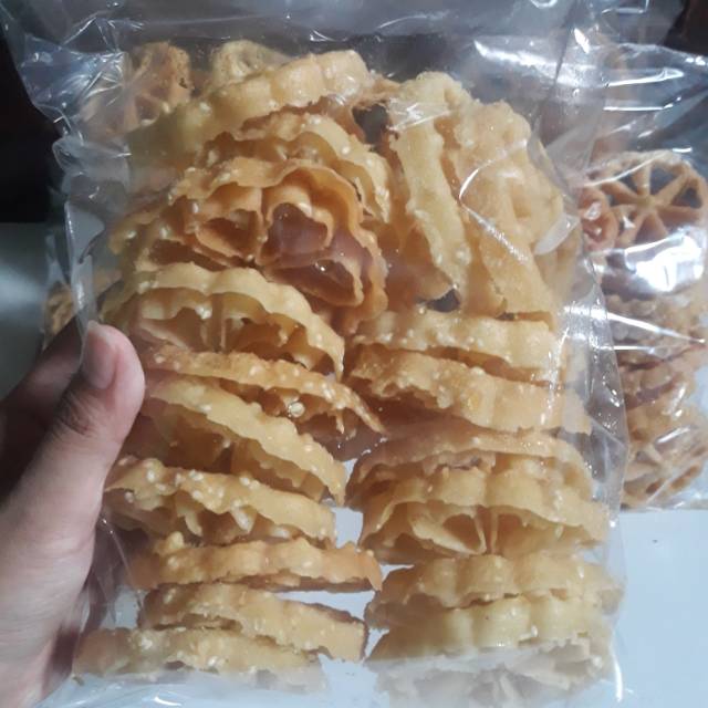

Kembang goyang manis