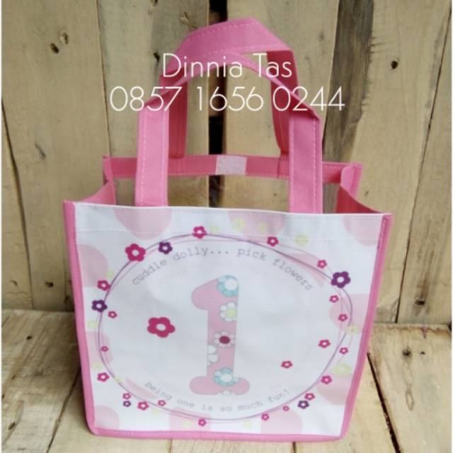 

Tas Ulang Tahun Pink